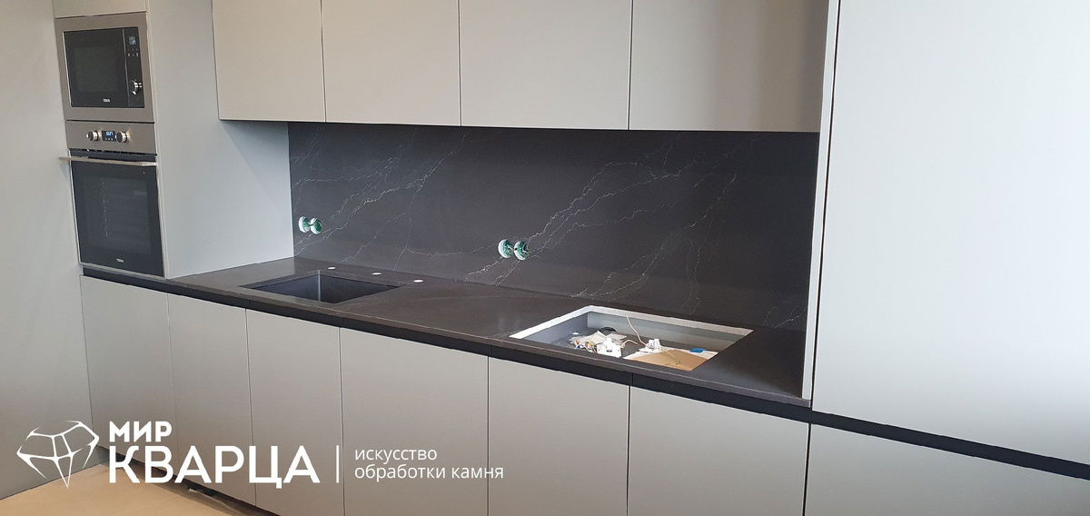 Столешница и стеновая панель из кварцевого камня Канны Грис 7990 от Avant Quartz