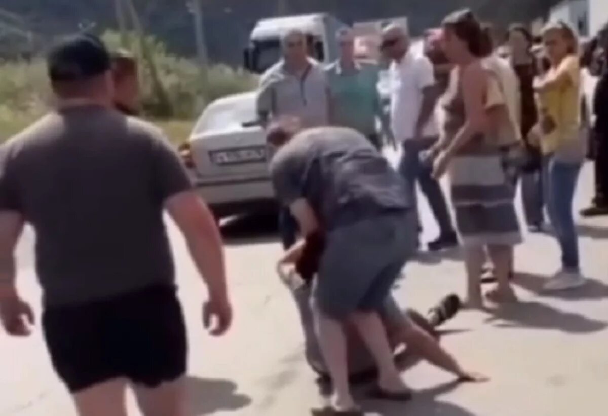    Уже две драки по пути к Верхнему Ларсу попали на видео.