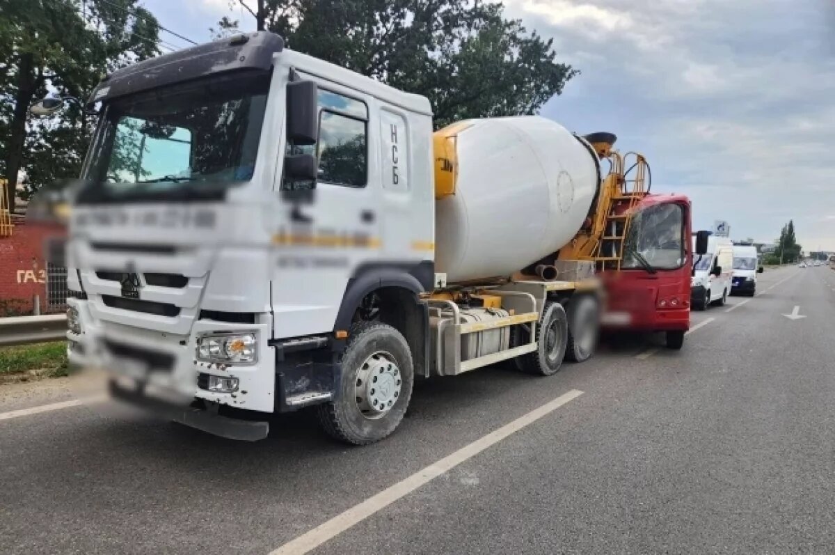    В Краснодаре 7 человек пострадали в ДТП с автобусом и бетономешалкой