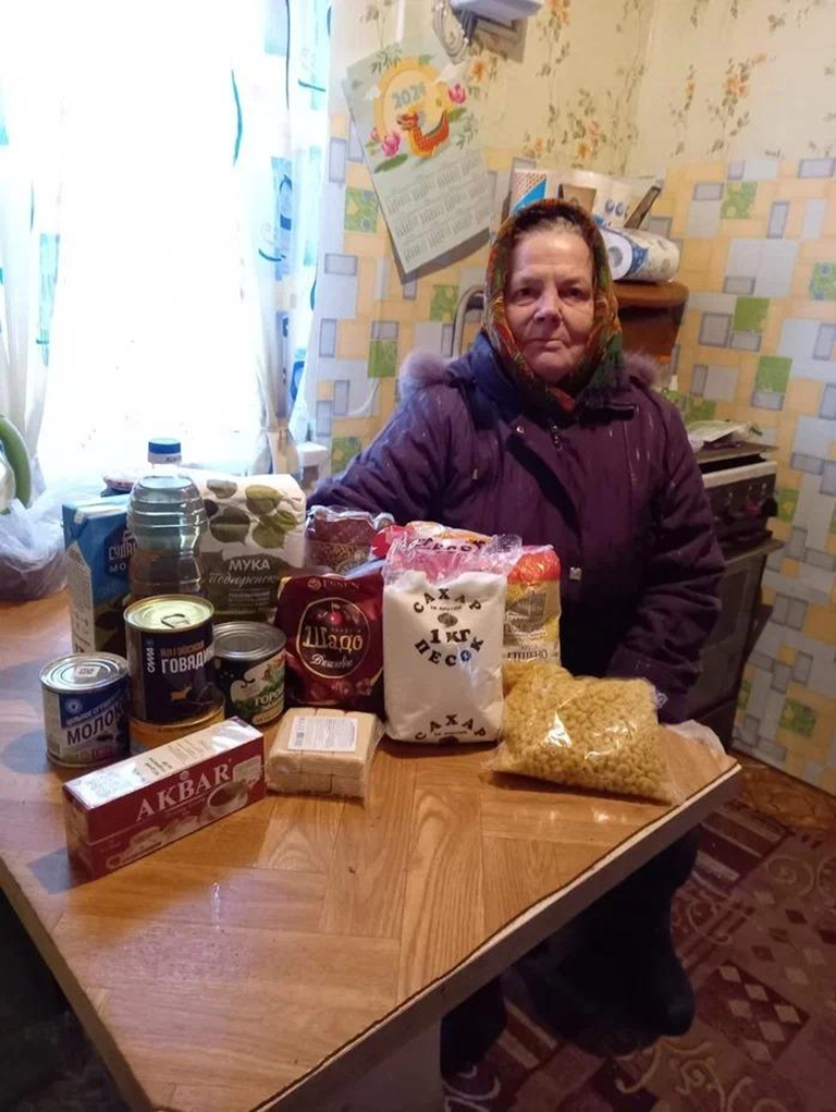 Полакомиться чем-то вкусным старикам удается далеко не всегда