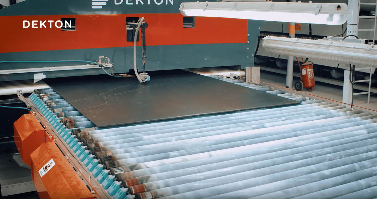 Производство слэбов керамогранита Dekton
