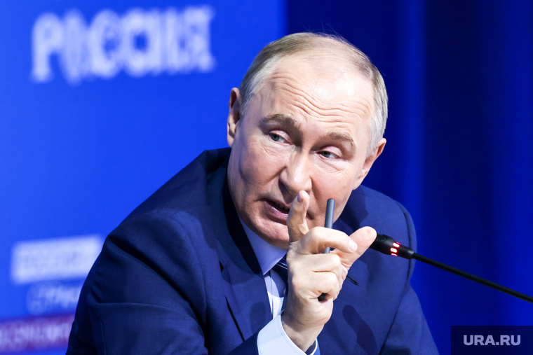 Владимир Путин 8 августа подписал ряд законопроектов. Фото: Владимир Андреев © URA.RU 