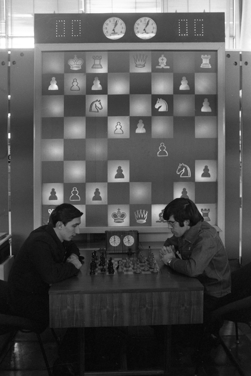    Экспозиция с шахматной программой «Каисса», ставшей в 1974 году первой чемпионкой мира по шахматам среди компьютерных программ, на центральной выставке научно-технического творчества молодежи социалистических стран «НТТМ-76» на Выставке достижений народного хозяйства СССР, 1976 год