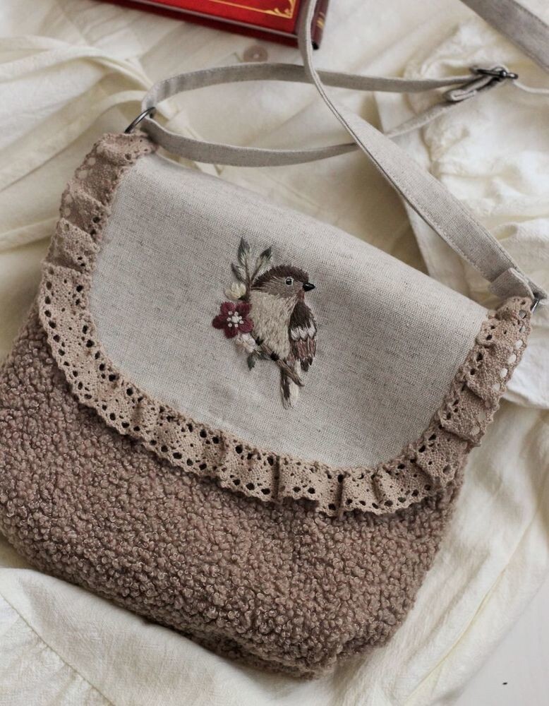 Сумочка с вышивкой