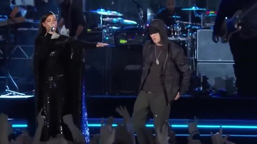 Eminem & Rihanna - The Monster (Live at The Concert for Valor 2014 DC)