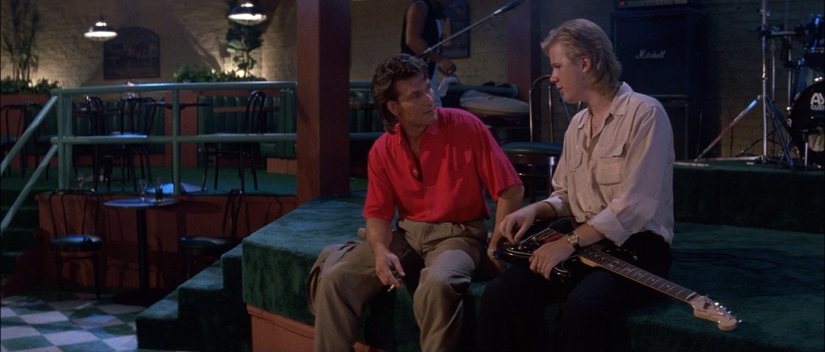 Сценарист Дэвид Ли Генри как-то раз побывал на выступлении Джеффа Хили, отчего в сценарии появился слепой гитарист. Специалист по кастингу не стал заморачиваться с поиском актёра на эту роль, пригласив самого Хили. 