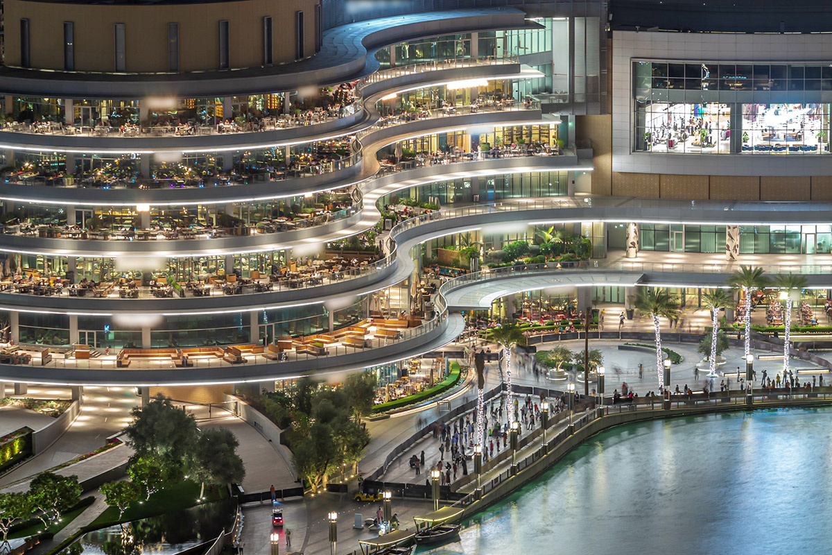    Dubai Mall — настоящий храм шопинга и популярный спот для туристов. Источник: Shutterstock