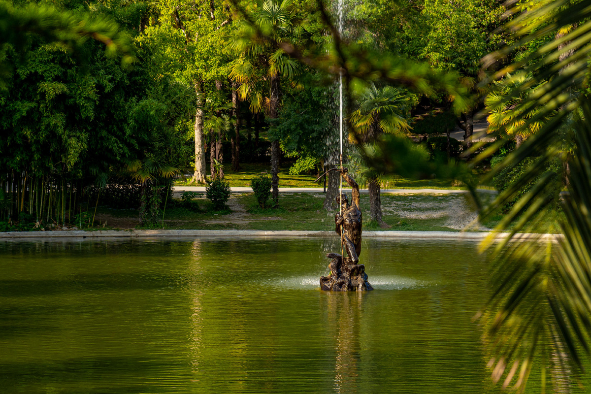 Фонтан Стрелец Гагра