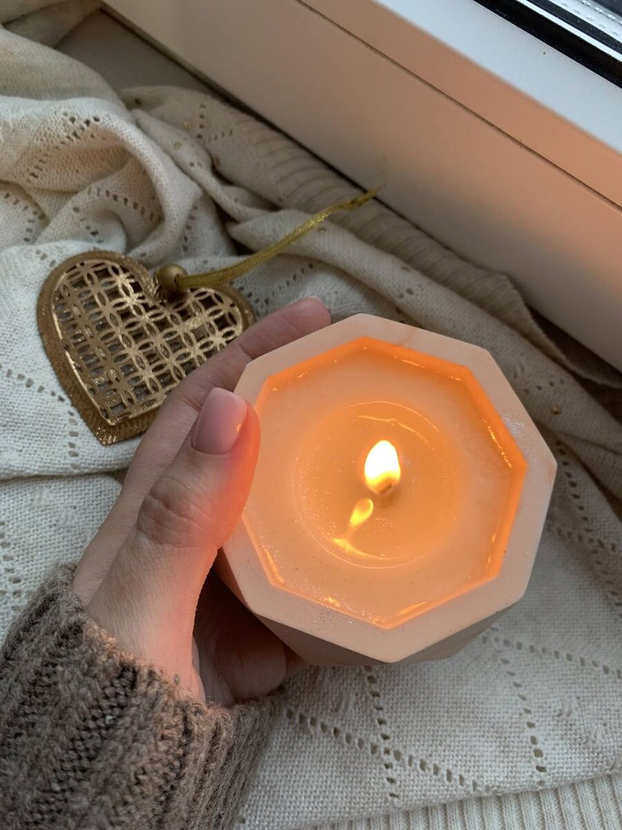 Свеча с ароматом "перуанская груша" теплый спелый аромат груши