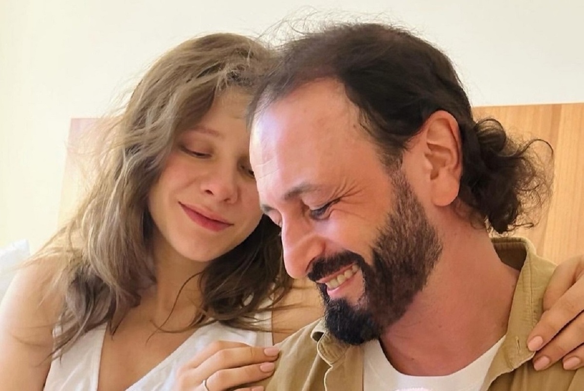 Лиза Арзамасова и Илья Авербух делятся снимками из роддома. Фото: социальные сети.