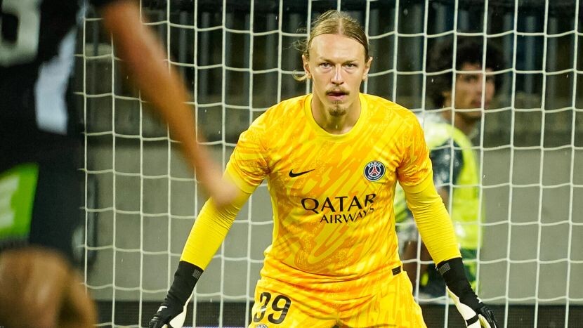 Сафонов в матче с фк "Штурм" 