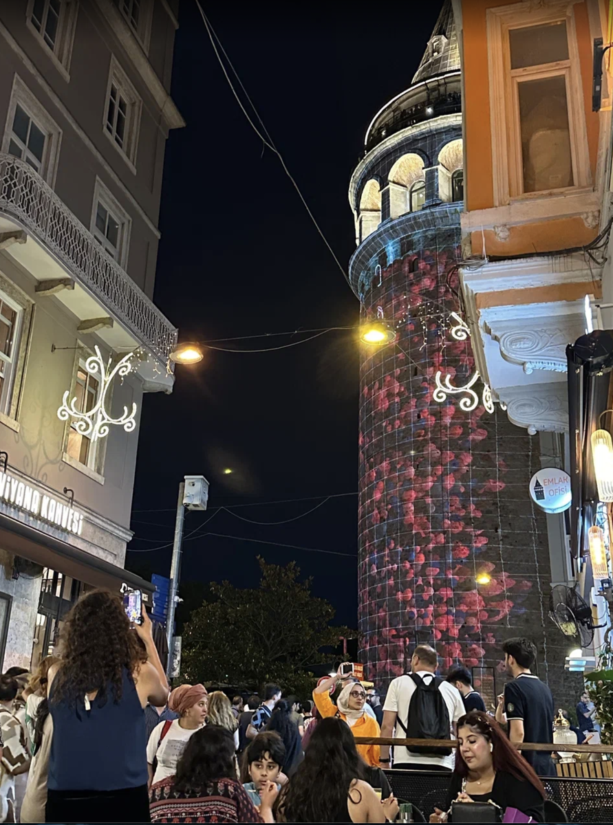 Вид на башню с кафе Gallant Galata