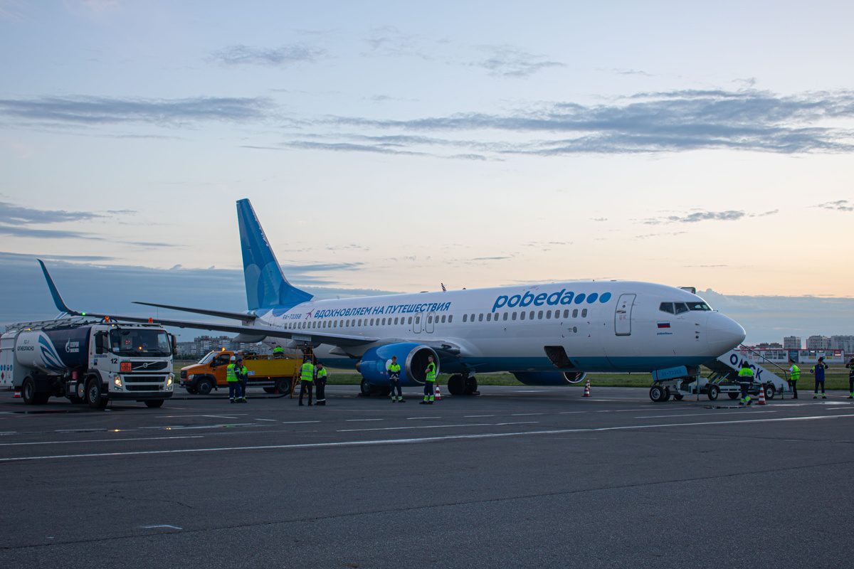 Boeing 737-800 Победы в спецливрее "вдохновлёт"