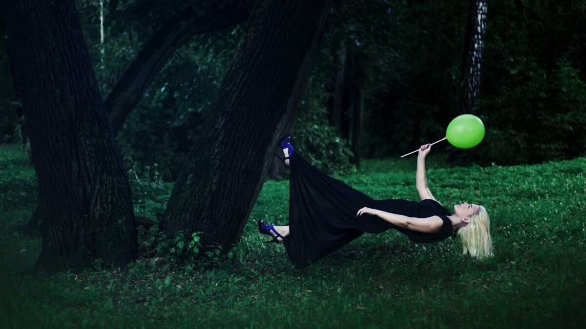 Гравитация заставляет наши вены работать усерднее, чтобы поднять кровь против ее силы.