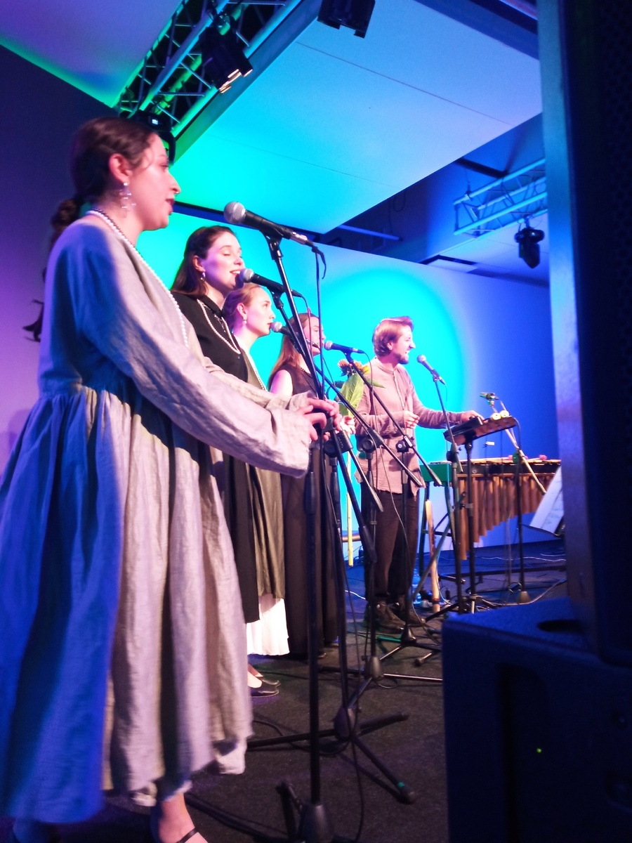 Ансамбль «Комонь». Фото автора.