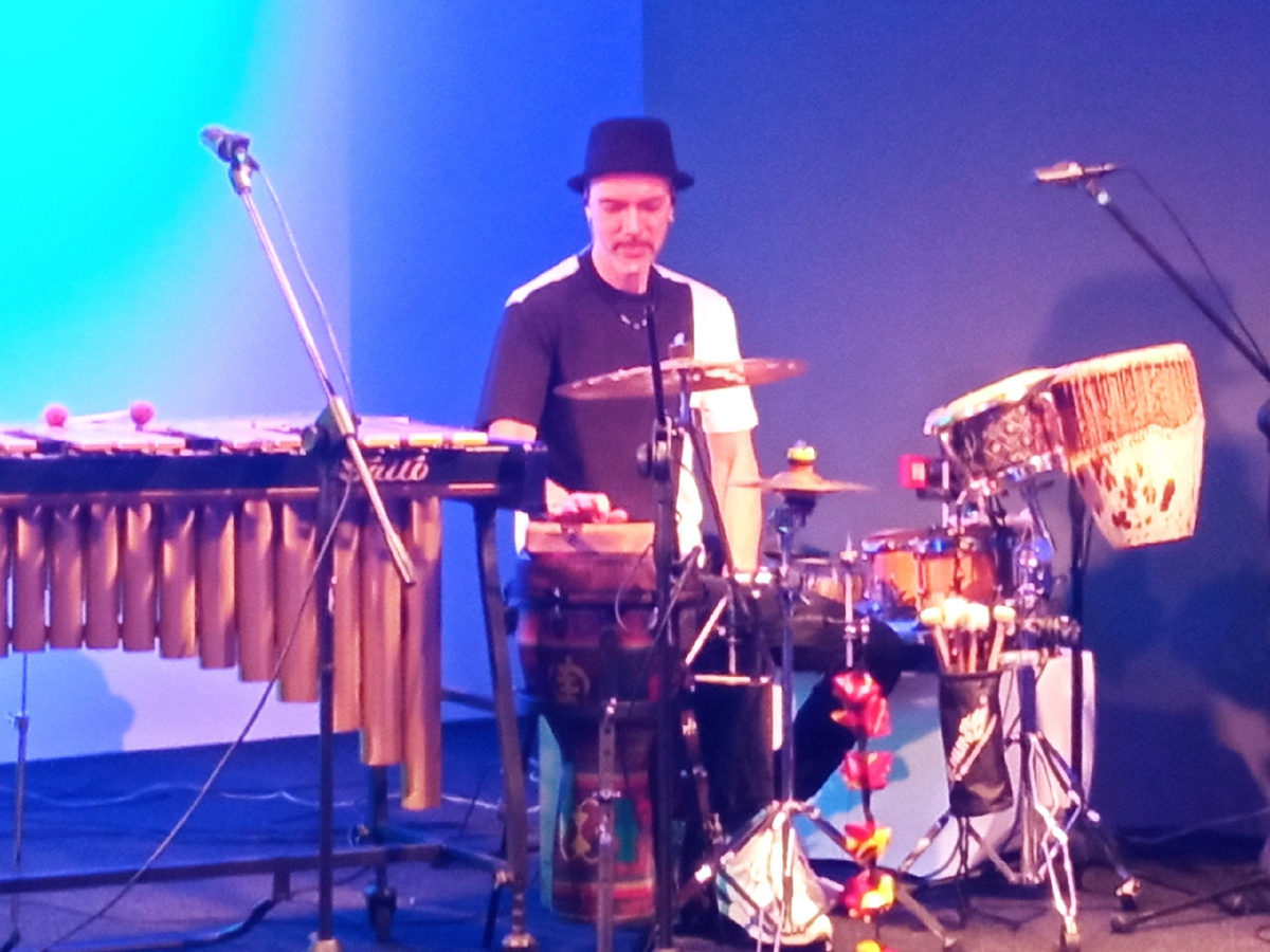 Лев Слепнер (перкуссия, вибрафон). Фото автора.