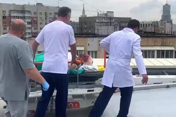 Раненого военного корреспондента Евгения Поддубного доставили в научно-исследовательский институт скорой неотложной помощи имени Н. В. Склифосовского, Москва, 8 августа 2024 года / Пресс-служба Департамента здравоохранения города Москвы/РИА Новости