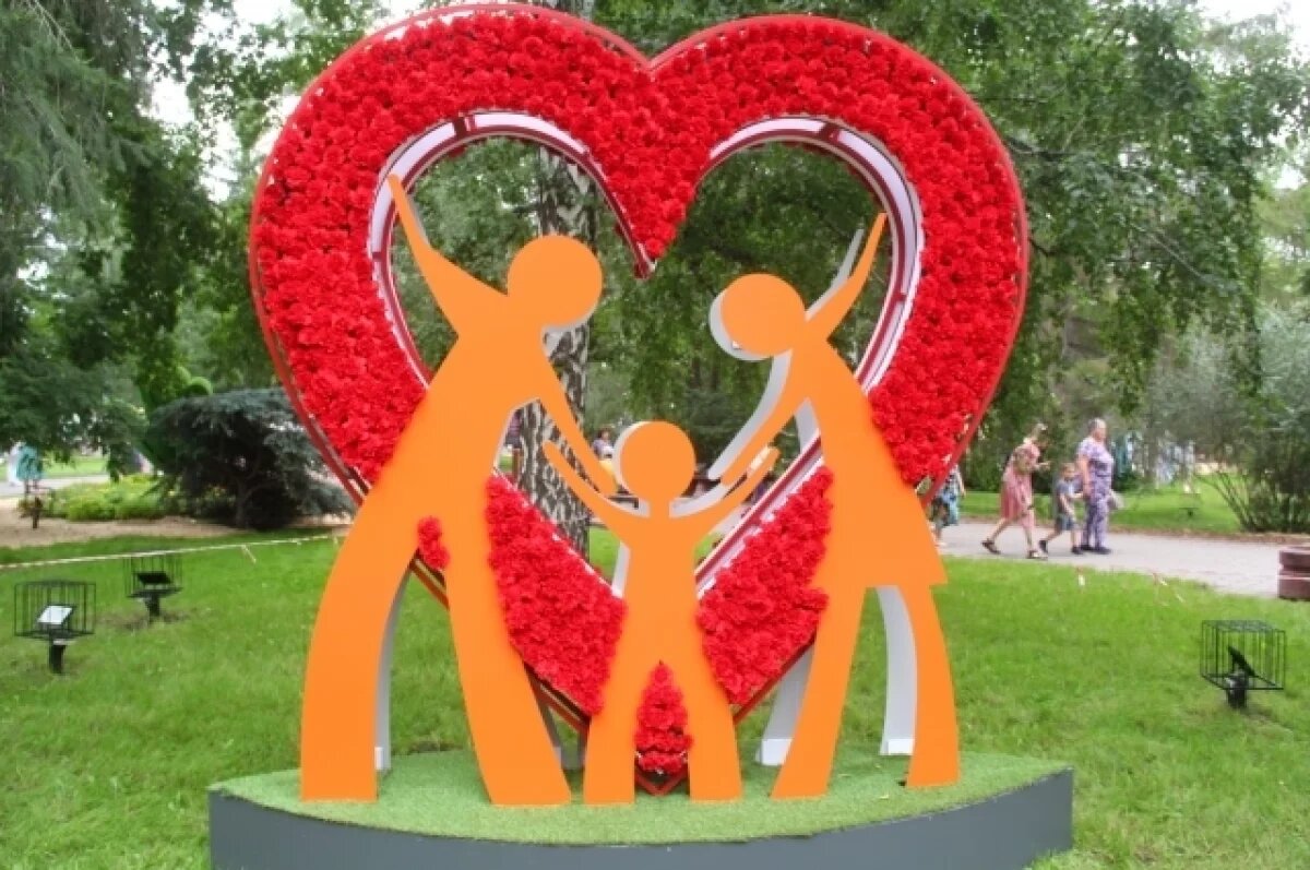    Стало известно, какие фигуры «Флоры» переместили в разные районы Омска