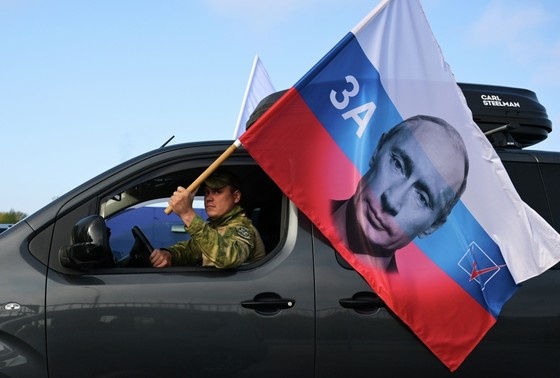    Участник автопробега, посвященного Дню воссоединения новых регионов с Россией