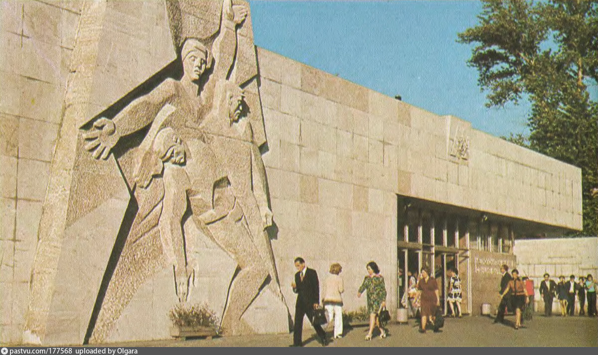 Станция метро "Баррикадная"