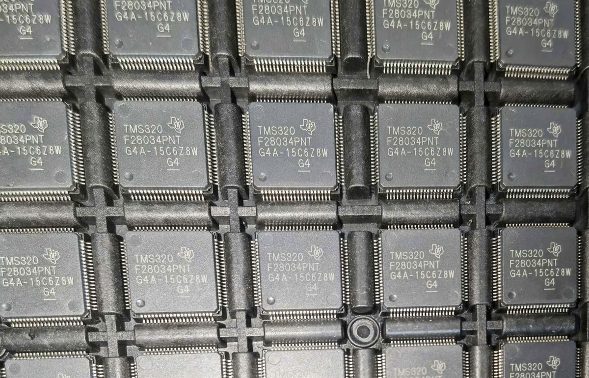 Texas Instruments' TMS320F28034PNT