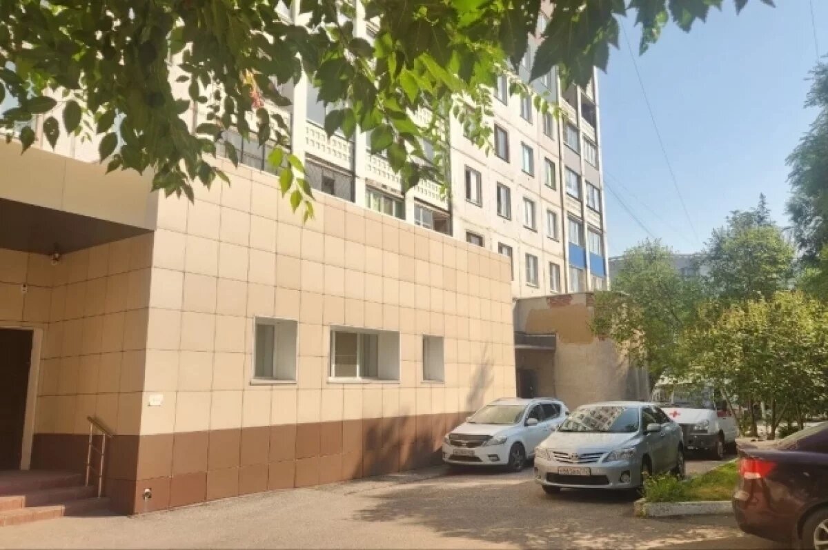    Также машины стоят во дворе, чем мешают жителям.