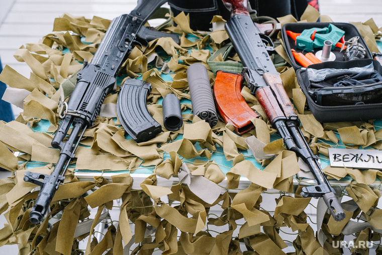 Государственные военизированные организации будут принимать решение о передаче конфискованного оружия в зону СВО. Фото: Владислав Нелюбин © URA.RU