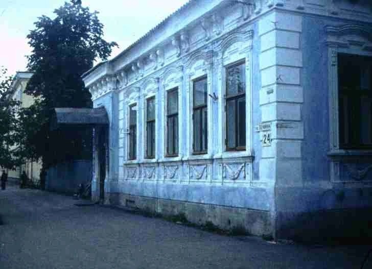 Детская поликлиника в бывшем доме Н. Д. Машарова. Ленина, 24. 1987 год. Фото: В. Сокирко, «ТЮМЕНЬ до НАШЕЙ ЭРЫ»