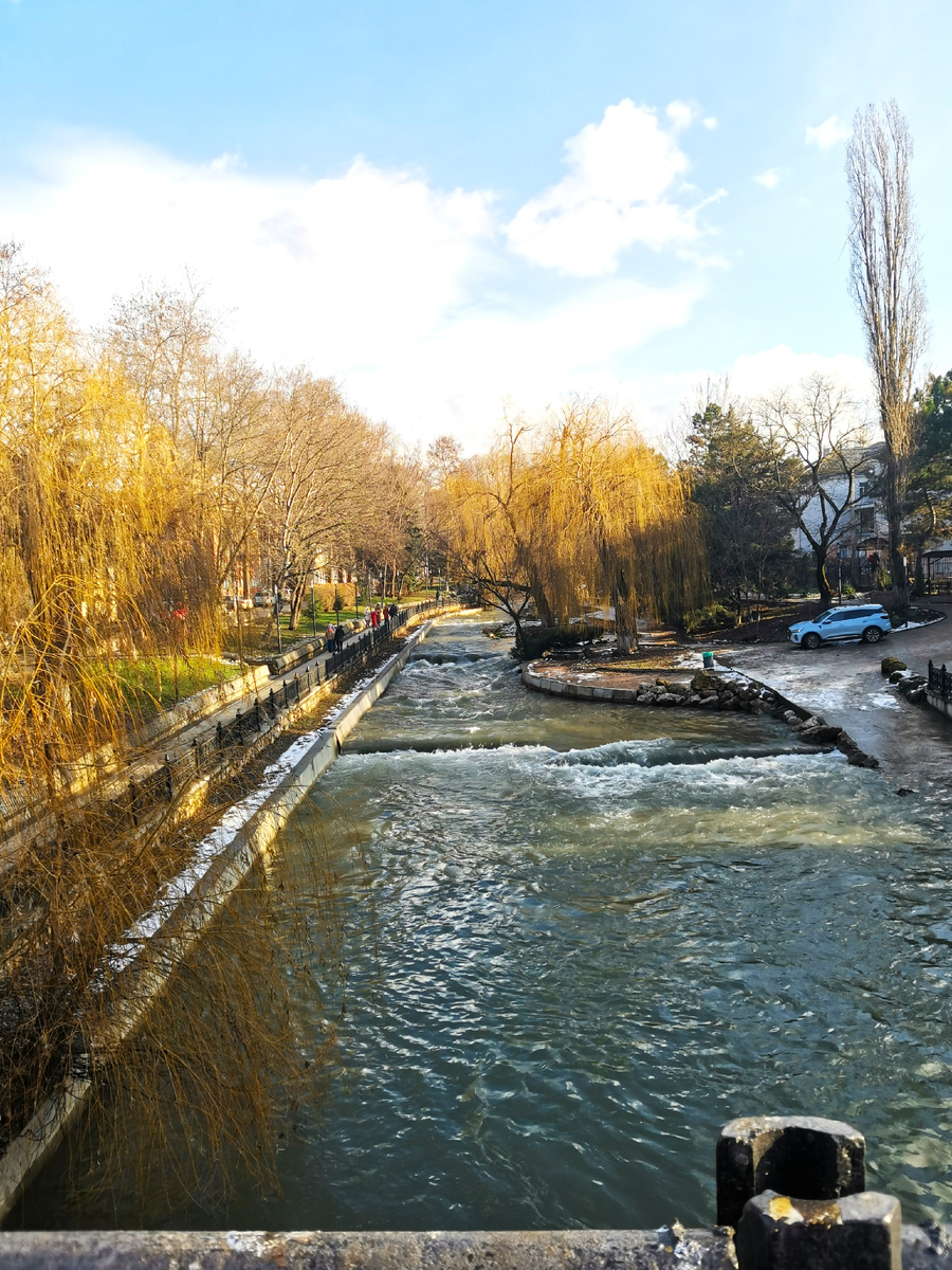 Городок уютный, но приезжая в Крым хочется большего...