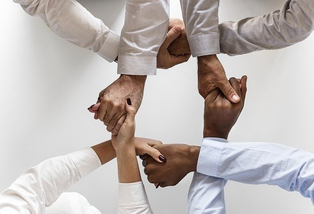 Как вами управлять?