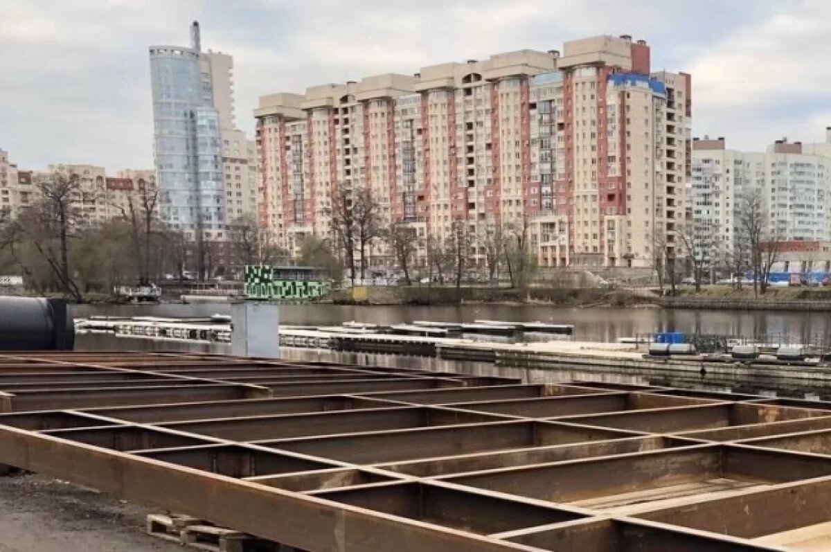    Петербуржцы заметили стройку плавучего квартала на Васильевском острове