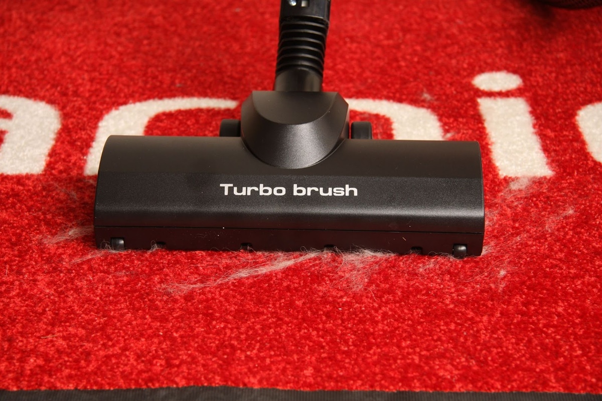 Турбощетка поднимает ворс и эффективно собирает шерсть животных