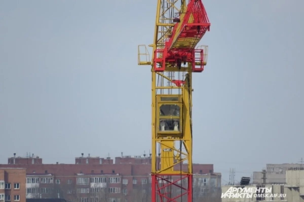    В Уфе расследуют падение машиниста крана на стройке