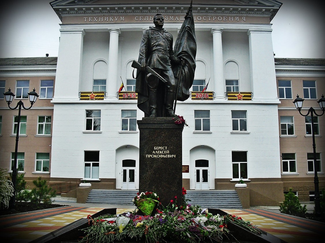 Памятник Алексею Бересту в Ростове. 