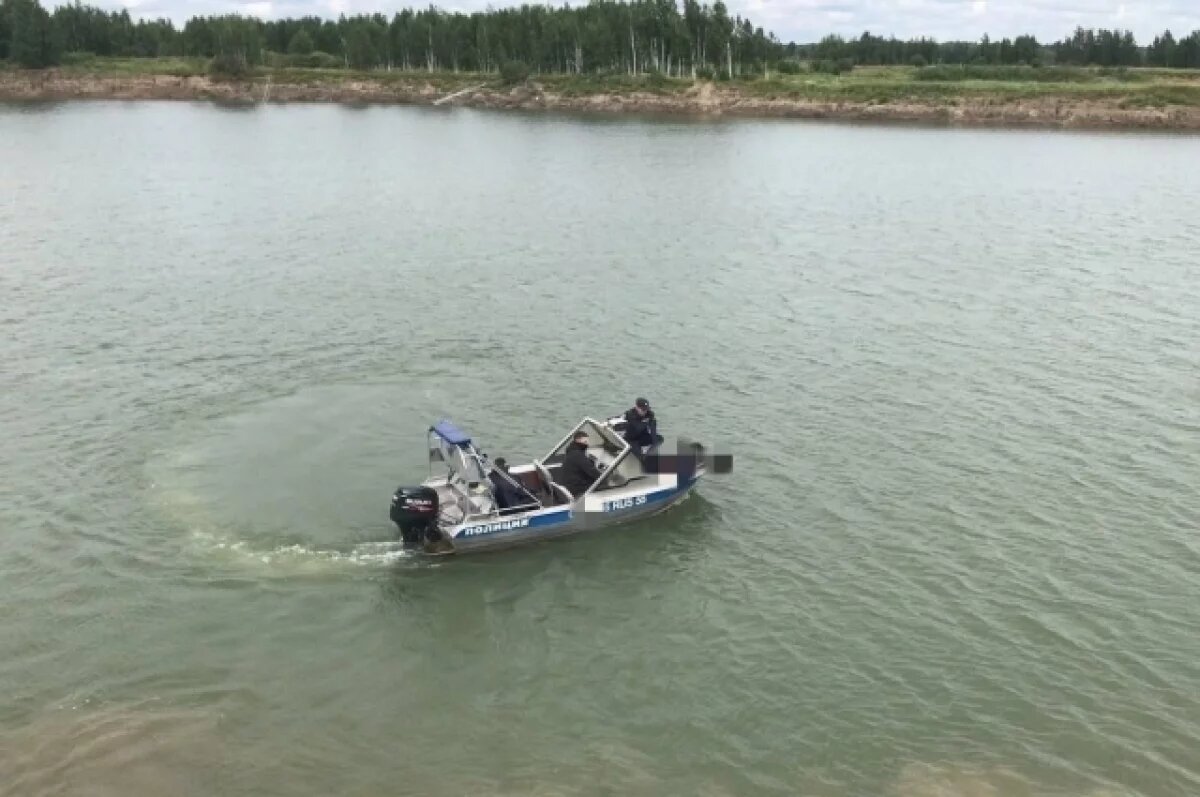    В Омской области три человека погибли, перевернувшись на лодке