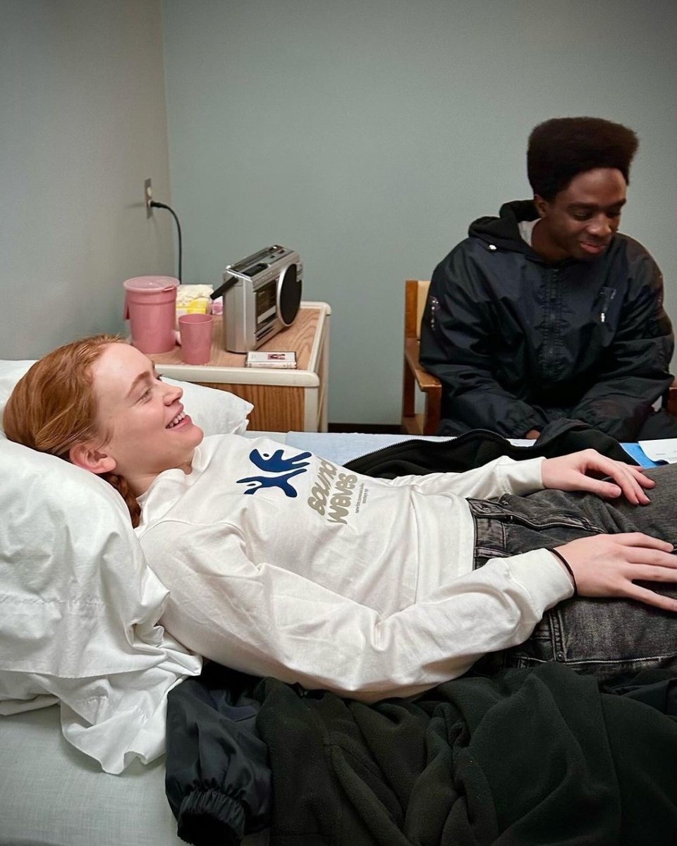     Кадр со съемок 5 сезона сериала «Очень странные дела» / Фото: Instagram*/rossduffer/ *соцсеть признана в России экстремистской и запрещена