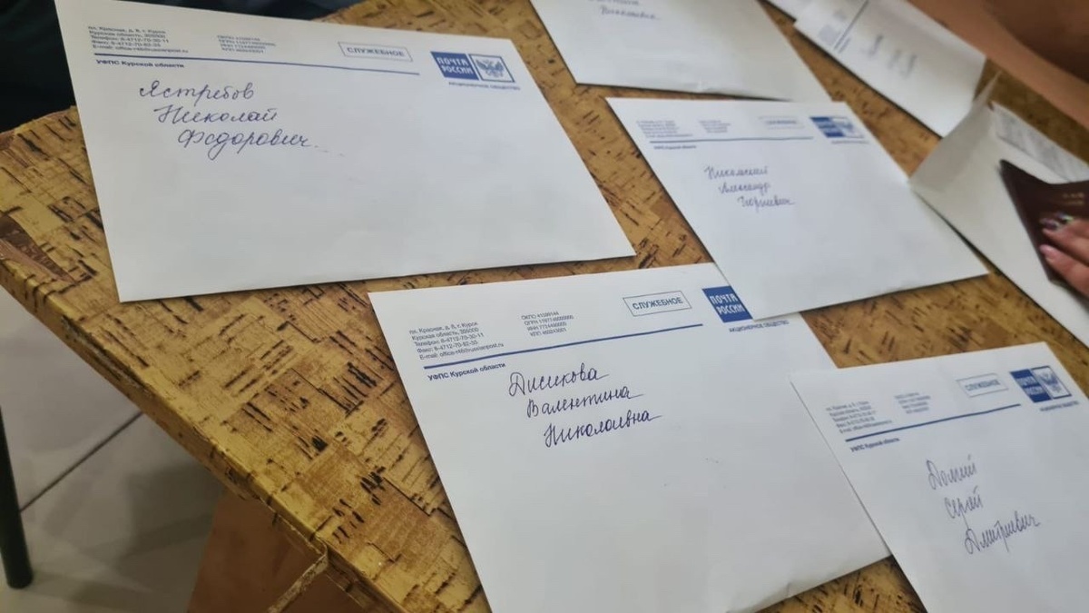    На Почте в Курске открыта «горячая линия» по вопросам выплаты пенсий и пособий жителям приграничных регионов