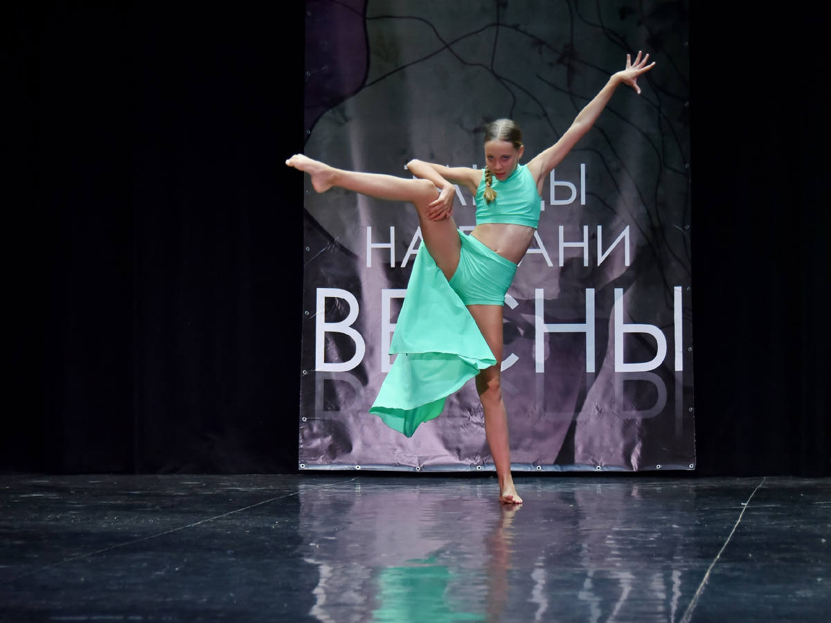 Ганшенкова Стефания - 12 лет, занимается с 4 лет, - солистка ансамбля.