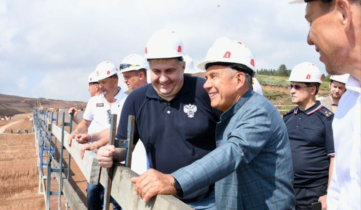     Рустам Минниханов посетил строящийся мост через Каму. Источник: tatarstan.ru Автор фото: Пресс-служба Раиса РТ