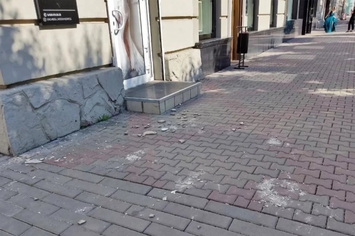    В Красноярске в доме на Горького ввели режим угрозы ЧС из-за плохого фасада