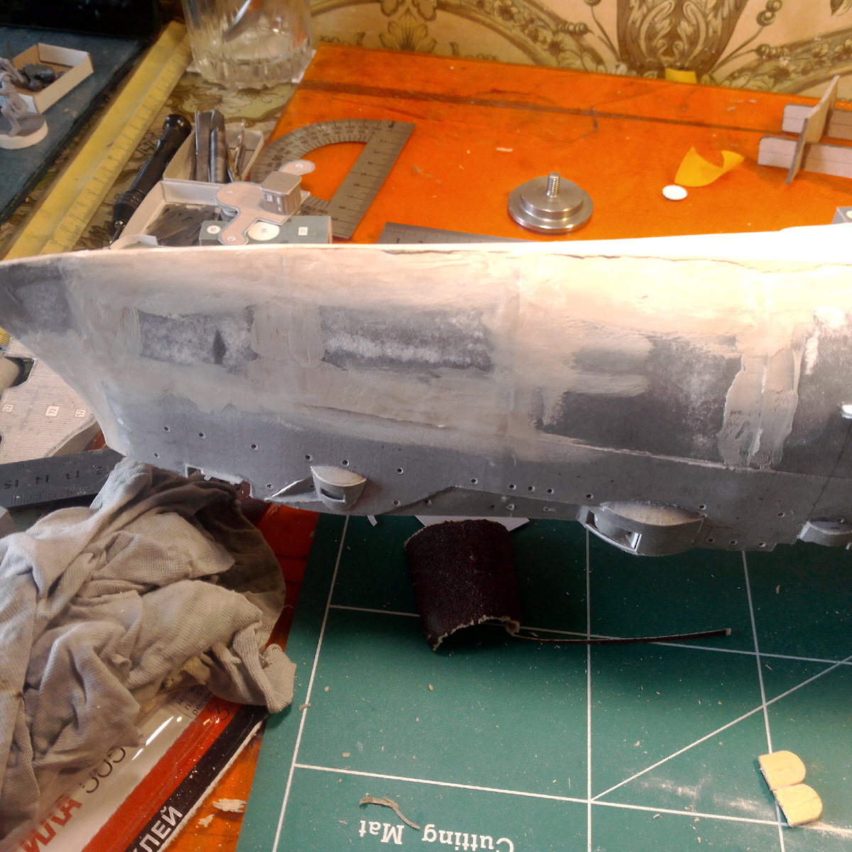 Сначала решил по тихонько шпаклевать