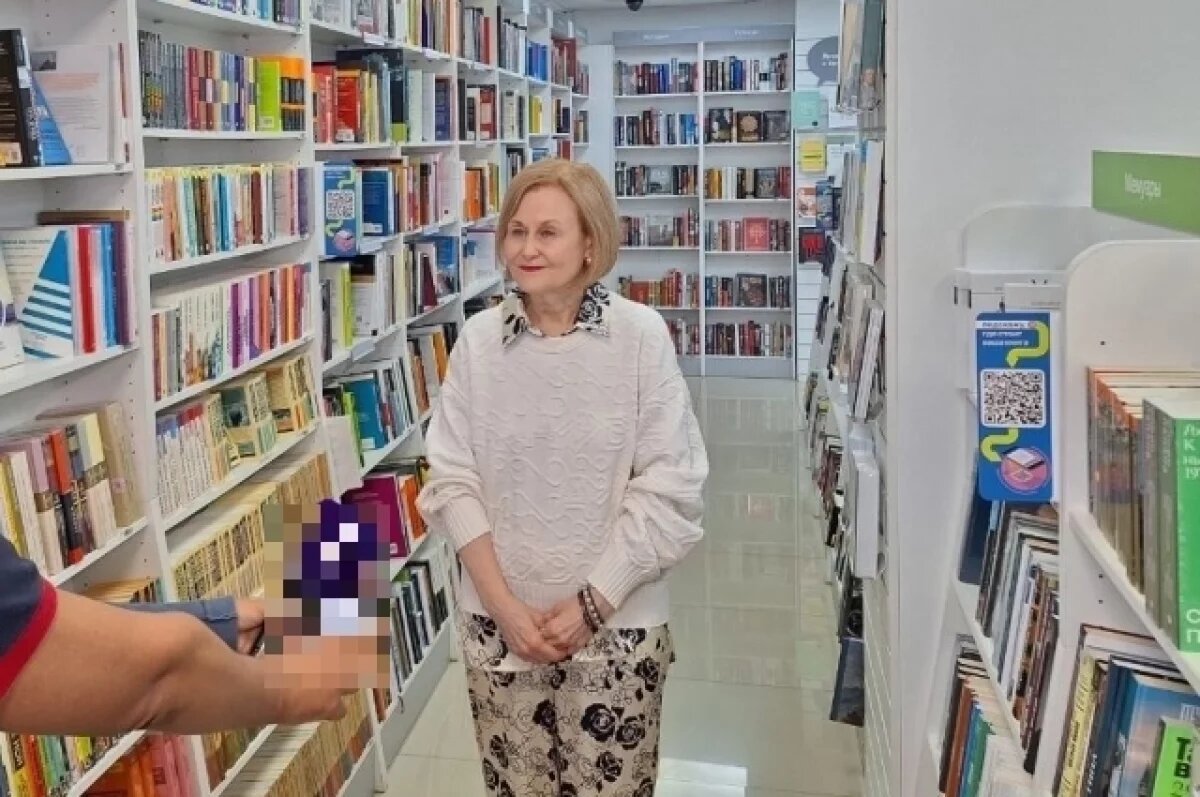    Дарья Донцова: у меня дома орудует банда из двух котов