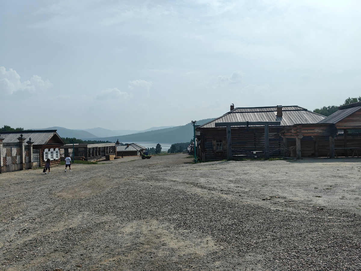 Это вид новой улицы музея