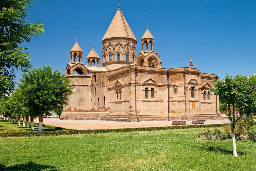 Армянская Апостольская церковь (ААЦ) по праву считается основой армянской нации.