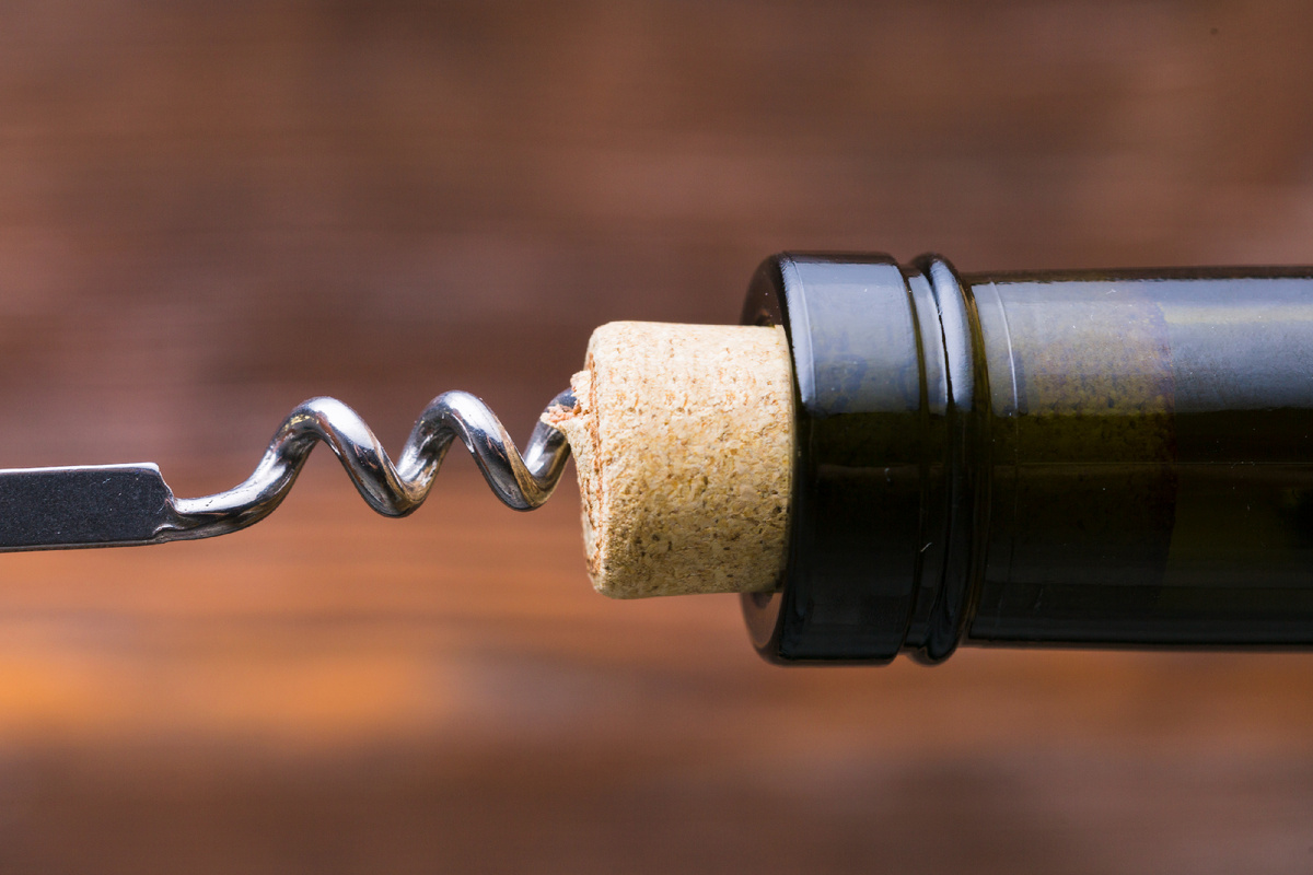 "https://ru.freepik.com/free-photo/close-up-corkscrew-head-wine-bottle_6447659.htm#fromView=search&page=1&position=0&uuid=879b1f7d-5b14-4eea-afd3-35f5503db8bf">Изображение от freepik</a>