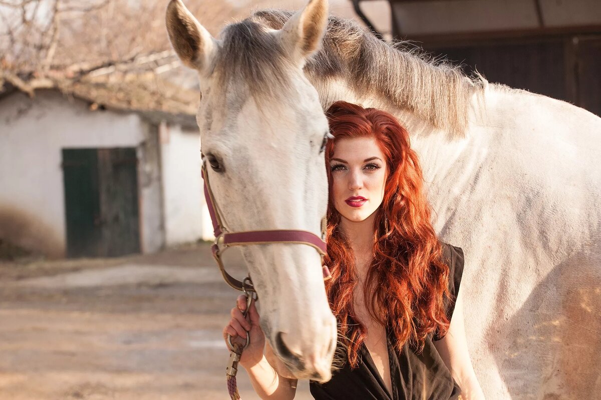 Рыжая наездница