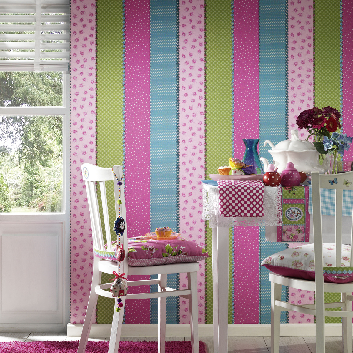 Обои с дизайном текстильной композиции