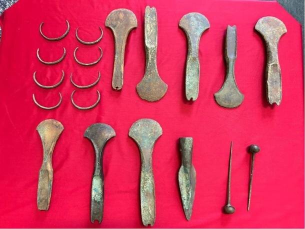 Витрина металлообработки раннего-среднего бронзового века.