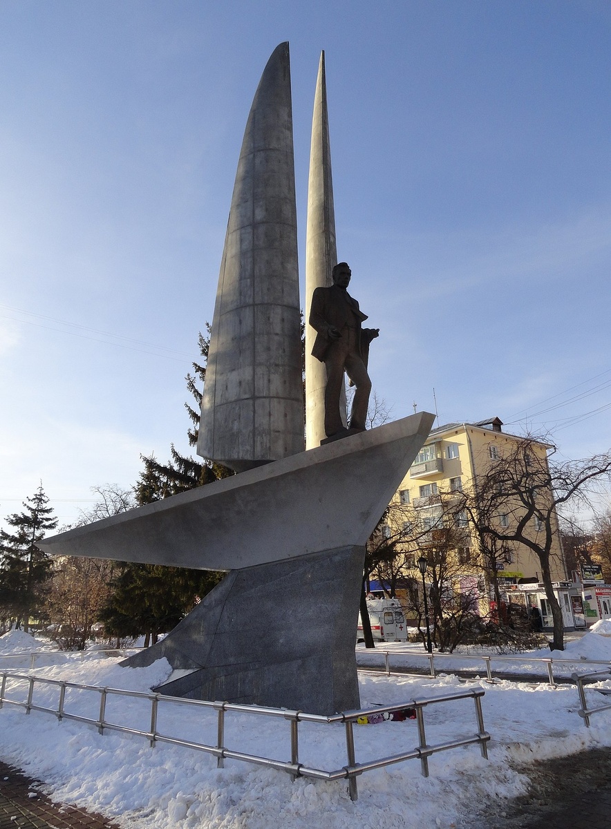 Памятник Ростиславу Алексееву в Нижнем Новгороде