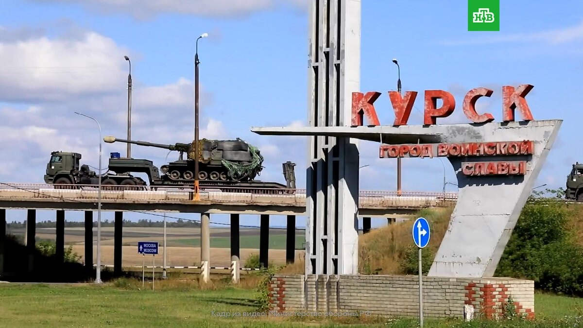    Минобороны показало переброску техники и военных в Курскую область